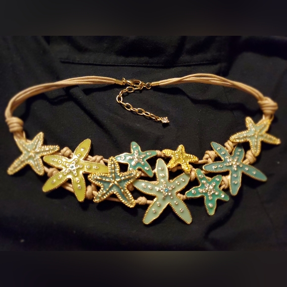 Jewelry - Starfish necklace mermaid 🧜‍♀️  heaven. Reserved til after Halloween